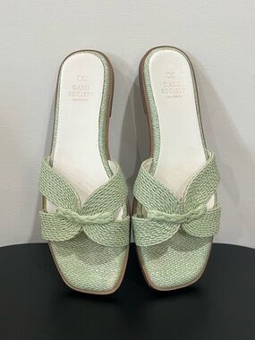 Oasis Society Green Butterfly Strap Sandals